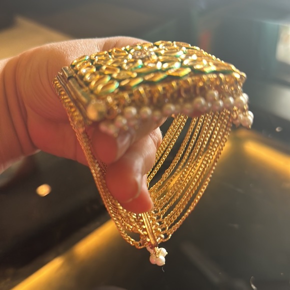 NWOT Elegant Faux Kundan gold finished & faux pearls Bracelet with green Meena! - Picture 10 of 12